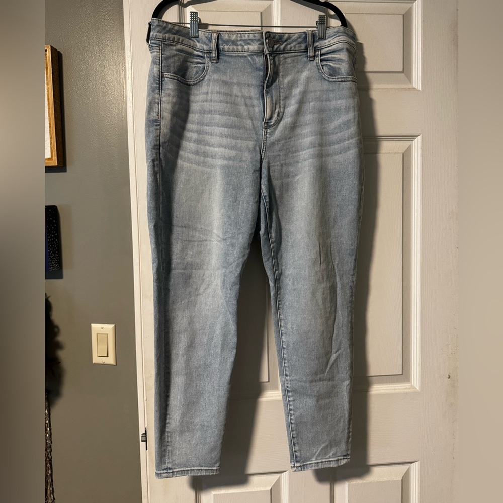 18 short American Eagle next level stretch high waisted jegging skinny jeans